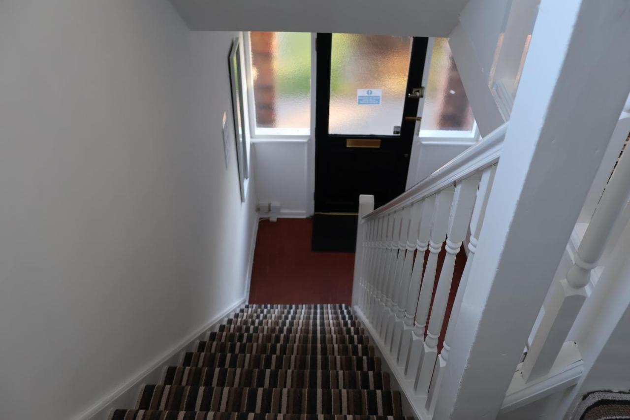 Spacious 4 Bed Home Near Nec, Jlr & Airport Parking For 3 Cars Ideal For Contractors! سوليهال المظهر الخارجي الصورة