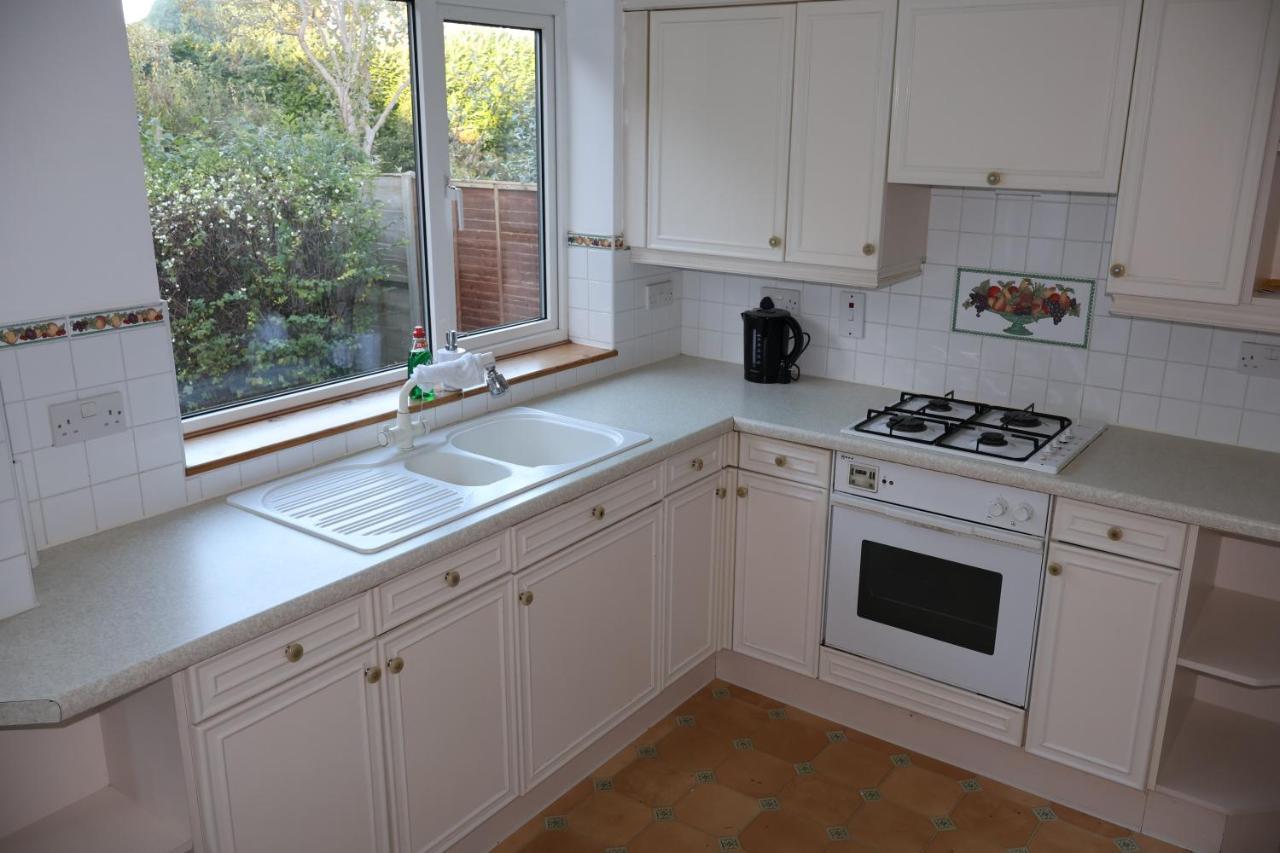 Spacious 4 Bed Home Near Nec, Jlr & Airport Parking For 3 Cars Ideal For Contractors! سوليهال المظهر الخارجي الصورة